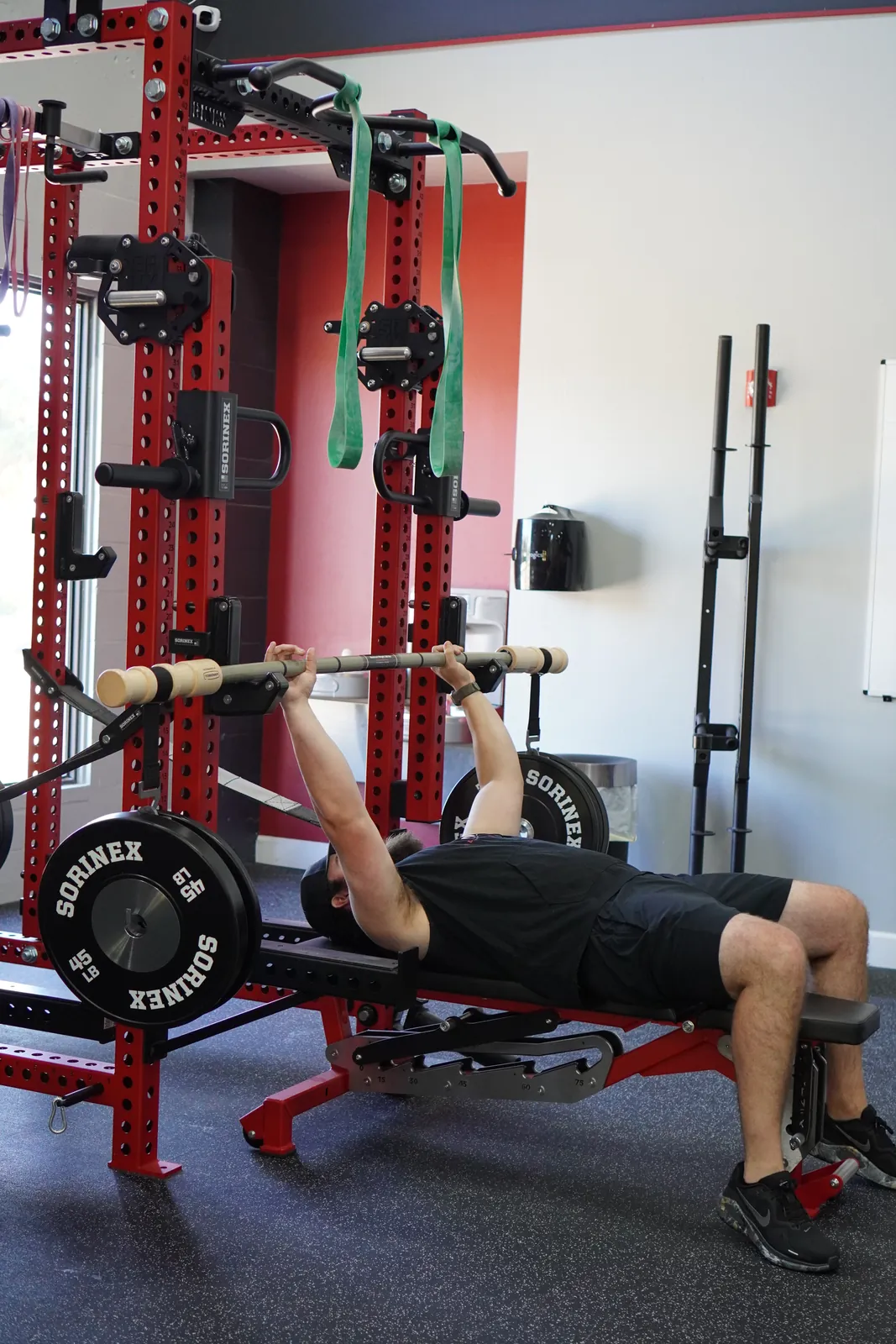 A member pressing on the bench in the rig
