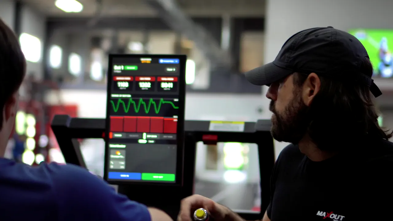 A coached training session at MaxOut360